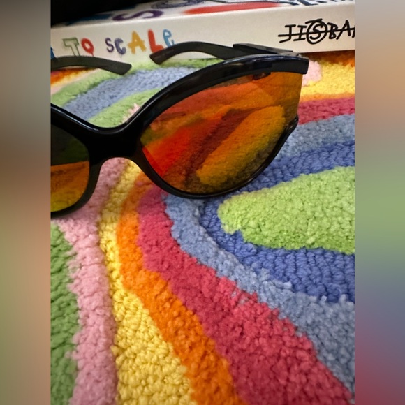 Balenciaga Unlimited Round Sunglasses - Picture 16 of 16